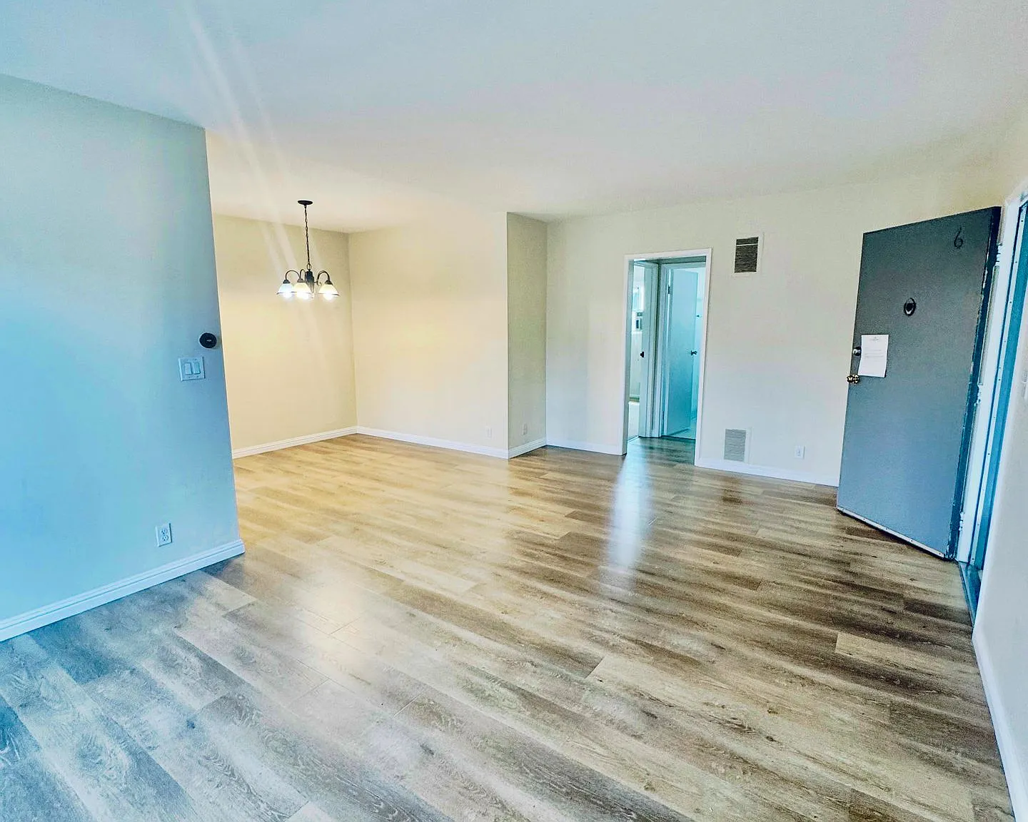 642 N. Hayworth Ave. — Photo 2