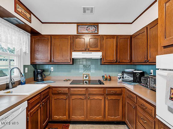 2nd image of 1057 Argyll Circle #B