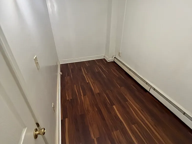 422 E Court St — Photo 10