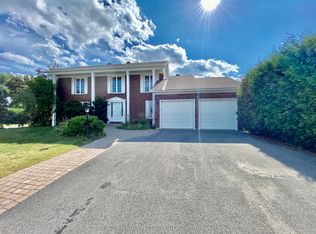 2 Tunbridge Ct, Ottawa, ON K2E7J8