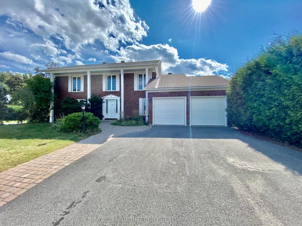 2 Tunbridge Ct, Ottawa, ON K2E 7J8