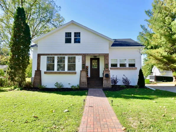 216 N 5th St, Delavan, WI 53115