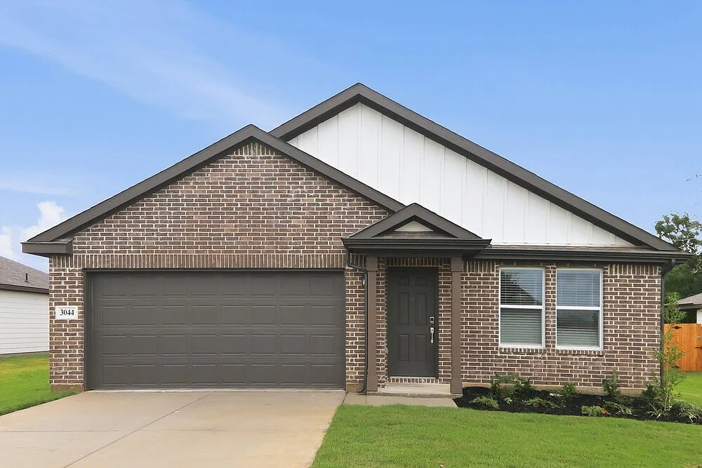 4 bed, 2.0 bath, 1607 sqft, $2,340 — Photo 1