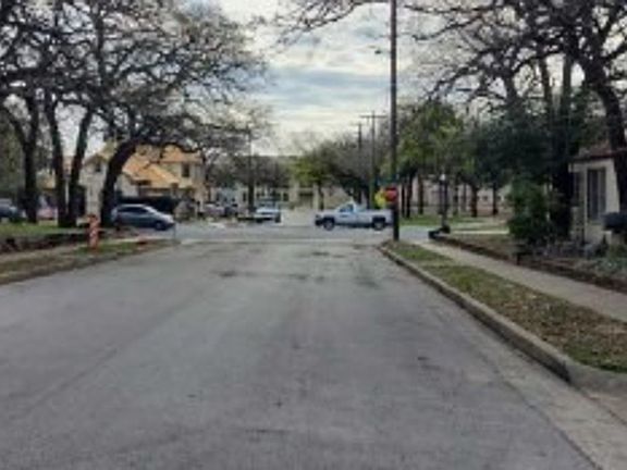 Exterior Neighborhood (street photo)