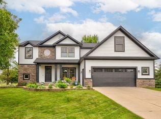 8460 Woodridge Dr, Davison, MI 48423