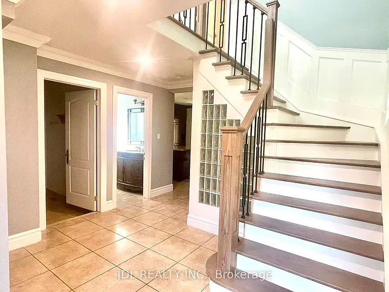 18 Findhorn Cres — Photo 2