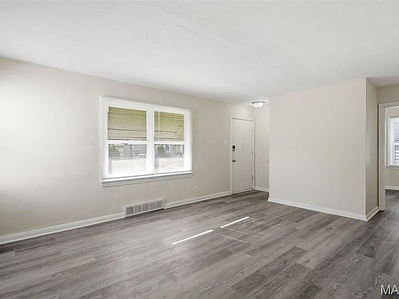 4th image of 445 Plaza Ave