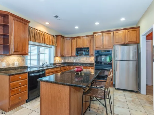 650 Viscaya Ct, Franklin Twp., NJ 08873