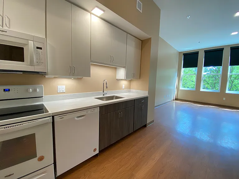 Red Oak at 83 Hanover Street — Photo 25