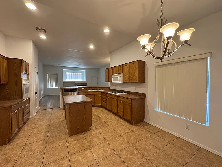 2772 Broadmoor Dr — Photo 11