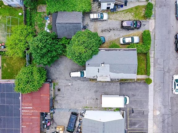3rd image of 17 Brookdale Pl