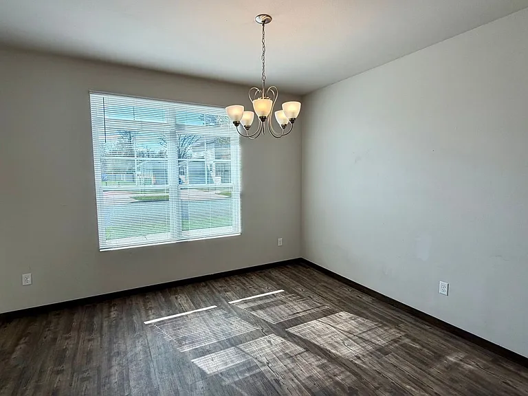 1114-1116 W Thomas St — Photo 2