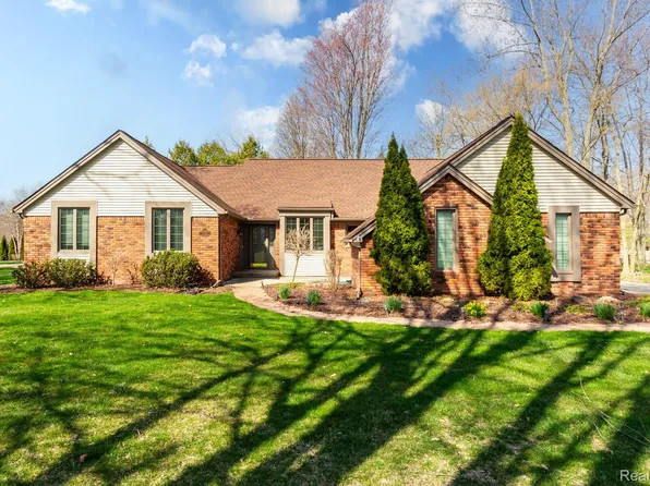 25088 Old Depot Dr, Grosse Ile, MI 48138