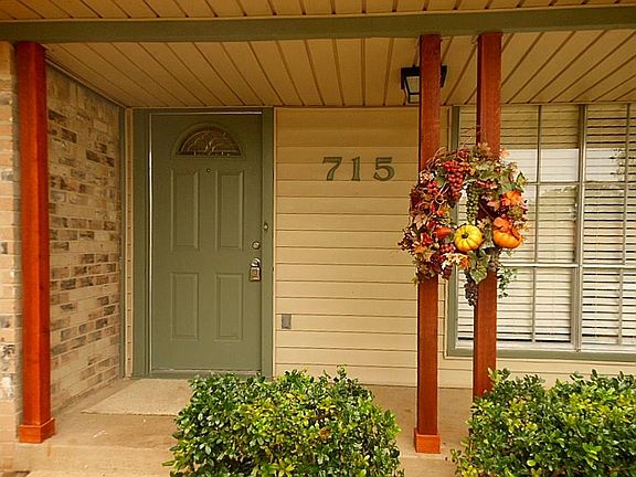 2nd image of 715 Caladium Dr