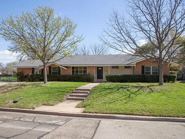 2121 Lake James Dr, Waco, TX 76710