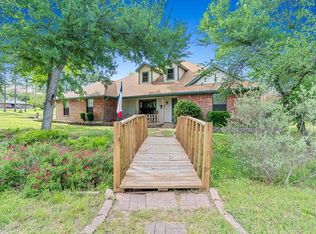 1717 Adams Ln, Azle, TX 76020