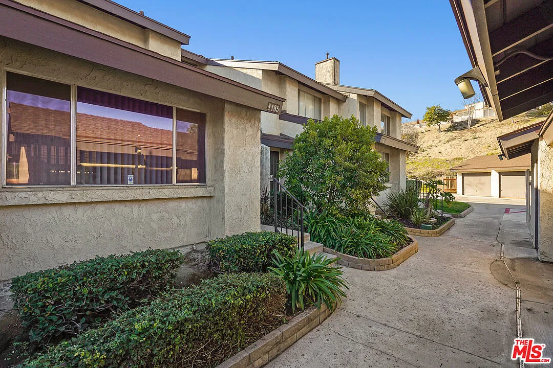 2 bed, 2.0 bath, 1472 sqft, $2,850 — Photo 3