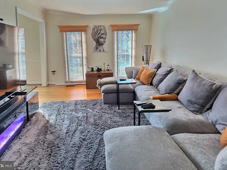 1501 Silverado Ct — Photo 18