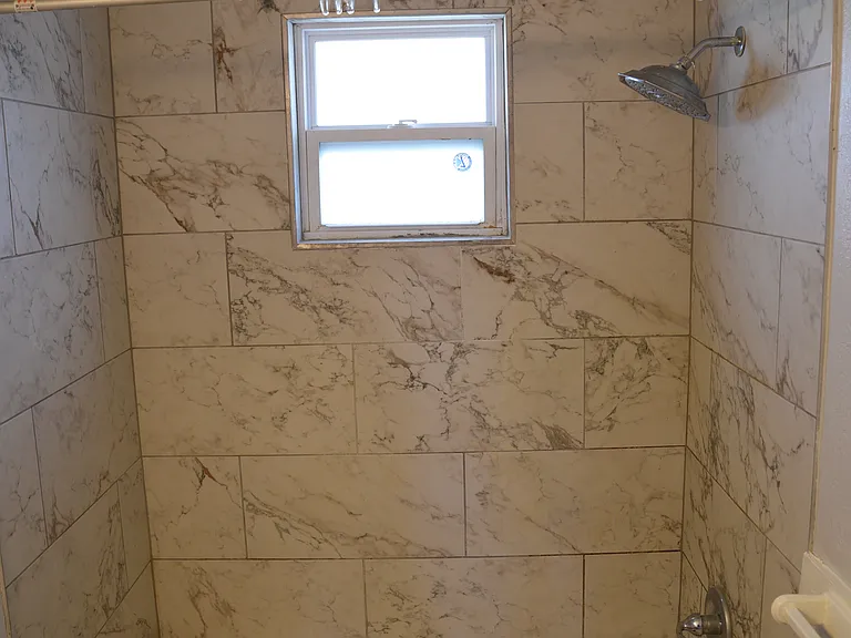2423 E 8th St #4 — Photo 6