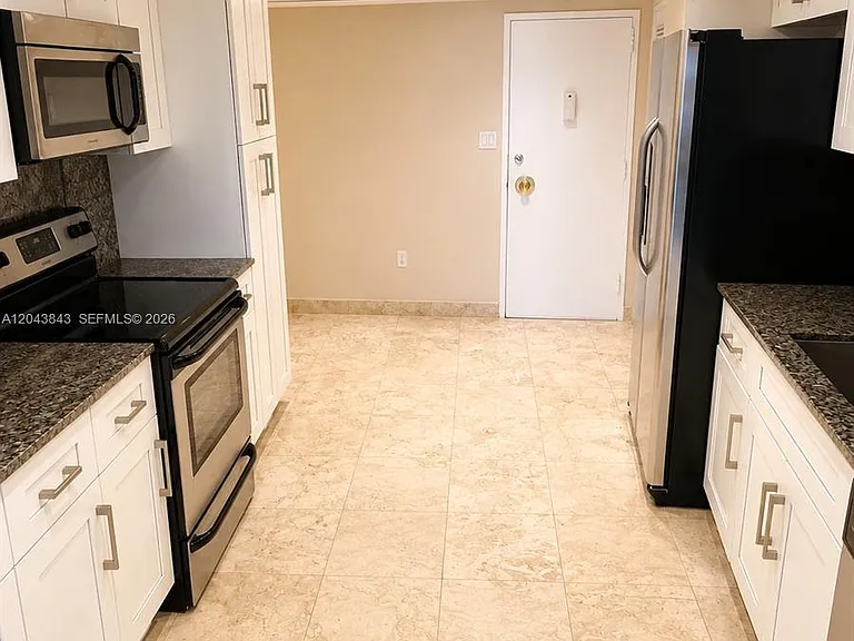 5255 Collins Ave #7B — Photo 12