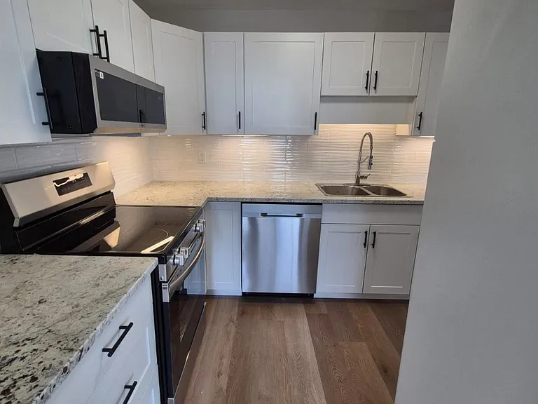 421 Fairview Dr #501 — Photo 12