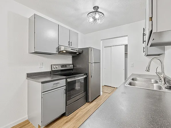 Sheridan Lake Apartments