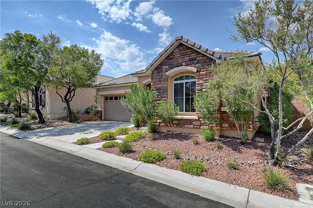 3 bed, 2.0 bath, 1645 sqft, $2,150 — Photo 3