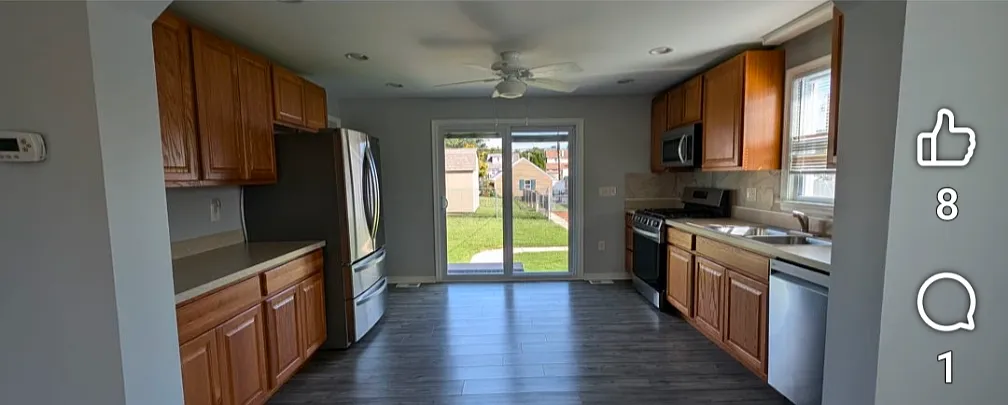 3 bed, 1.0 bath, 1008 sqft, $2,000 — Photo 2