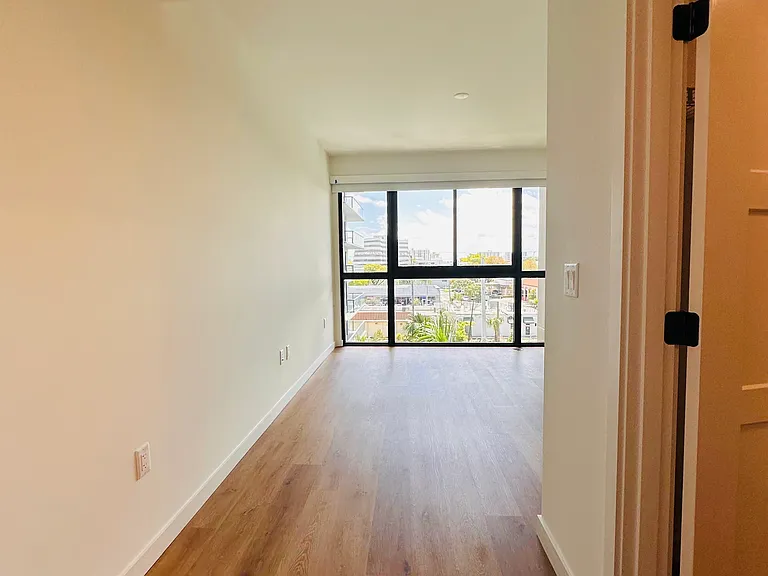 1648 NE 124th St #701 — Photo 12