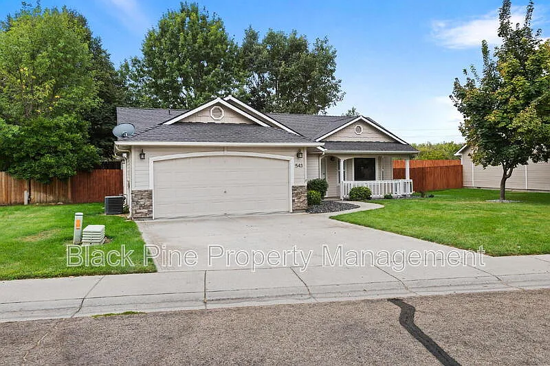 3 bed, 2.0 bath, 1433 sqft, $2,350 — Photo 2