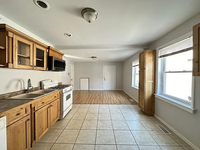 2458 N Clybourn Ave #R2 — Photo 7