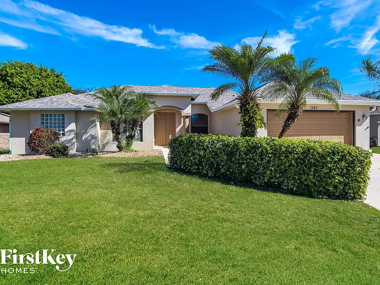 1347 Armory Dr NE — Photo 1