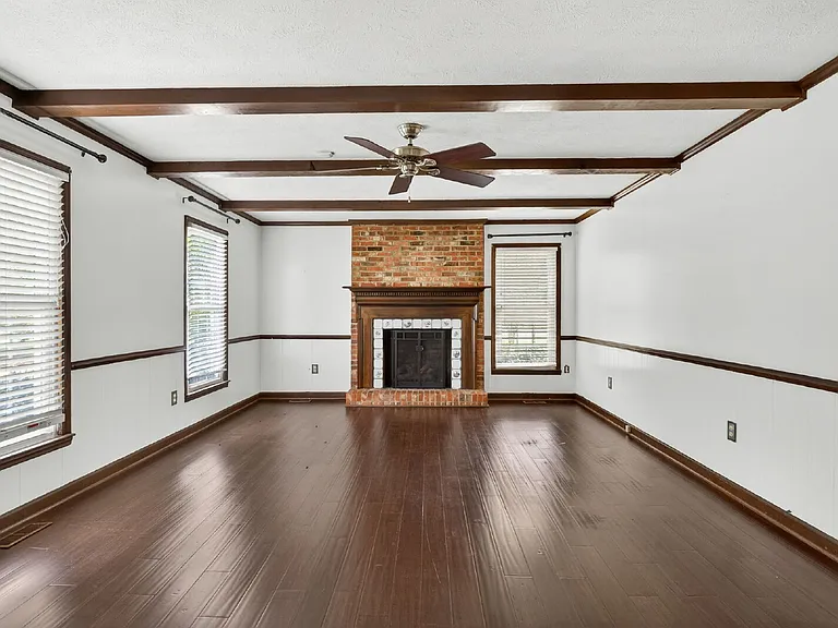 636 N Wilkinson Dr — Photo 11