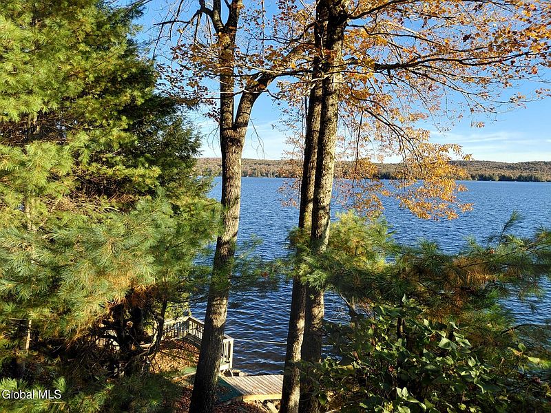 3rd image of 530 N Shore Road