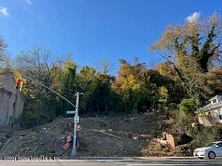3rd image of 680-684 Van Duzer St