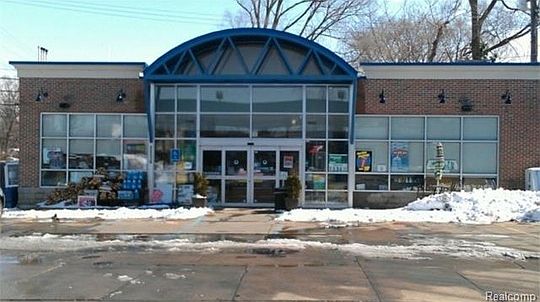 3rd image of 45310 Van Dyke Ave