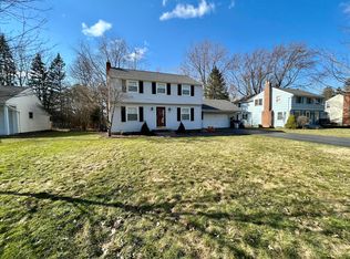 95 Hunters Ln, Rochester, NY 14618