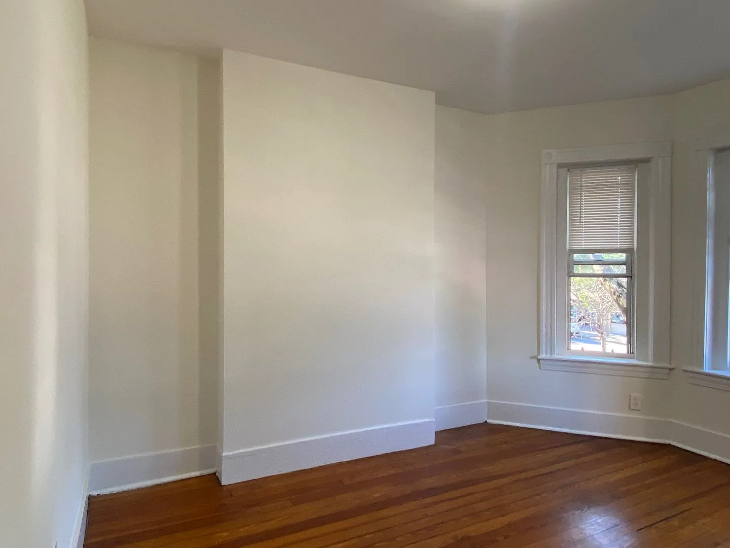Nicely renovated 3 bed in Allston, near the Green Line and Boston University! — Photo 4