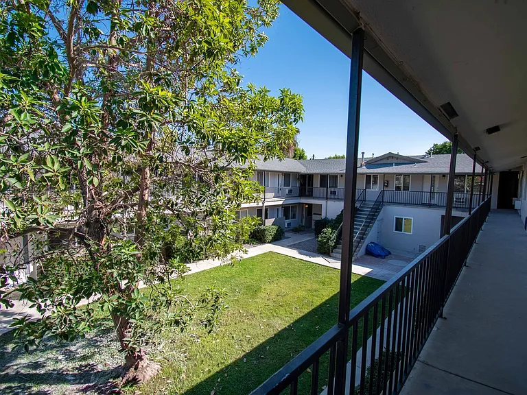 Foothill Manor — Photo 13
