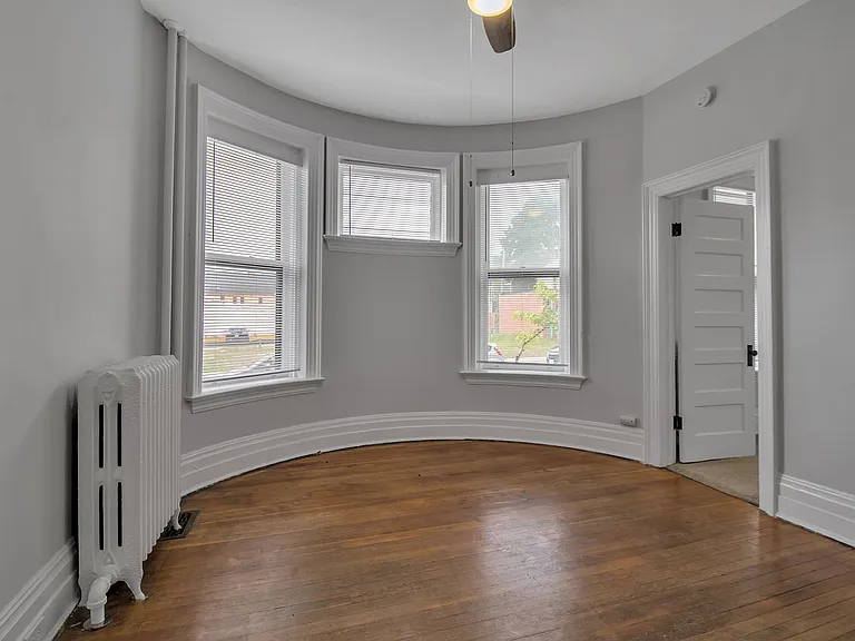 215 Allen St — Photo 16