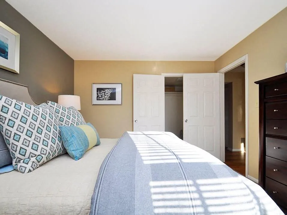 Pavilion Lakes Apartments — Photo 4