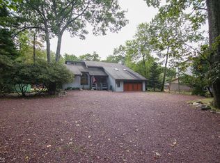 197 S Lake Dr, Lake Harmony, PA 18624