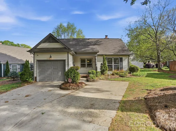 728 Clayfield Ct, Charlotte, NC 28209