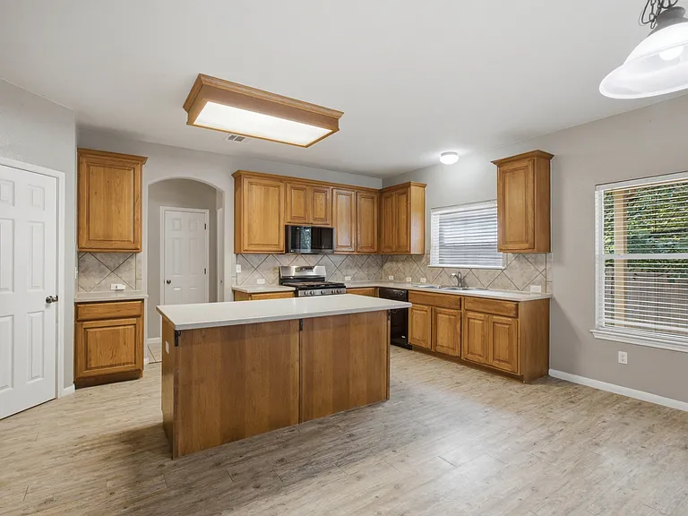 2302 Brookhollow Ter — Photo 24