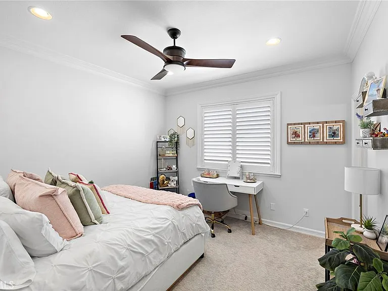 8 Victoria Ln — Photo 37