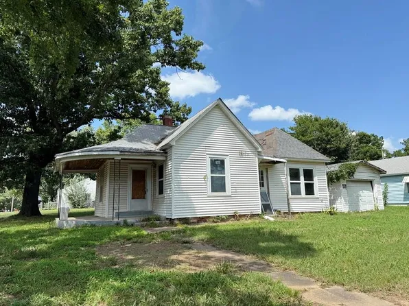 121 W Pine St, El Dorado Springs, MO 64744