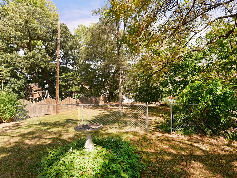 10526 Forrest Dr — Photo 35