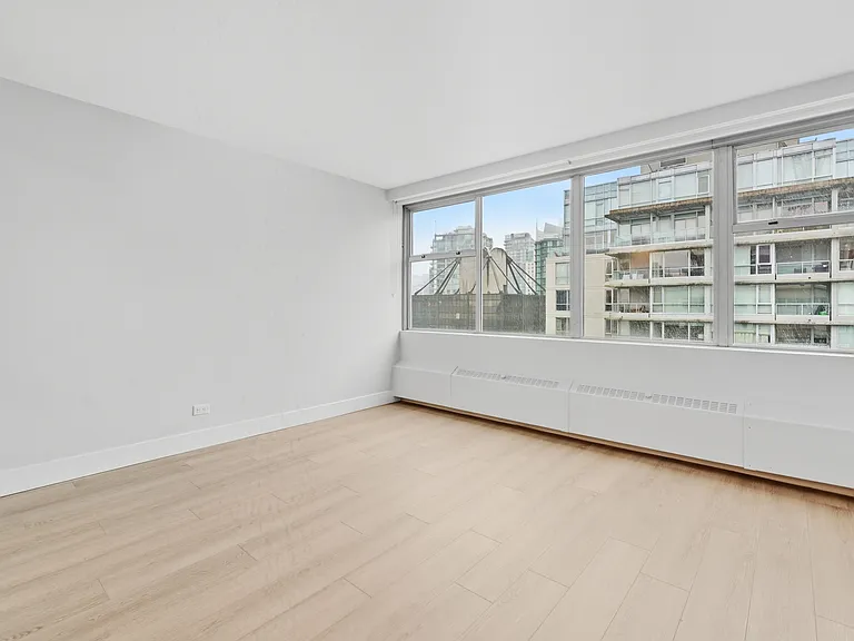 1450 Georgia St W — Photo 32