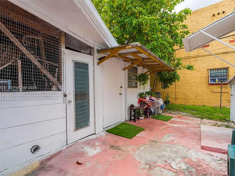 1243 SW 3rd St — Photo 46