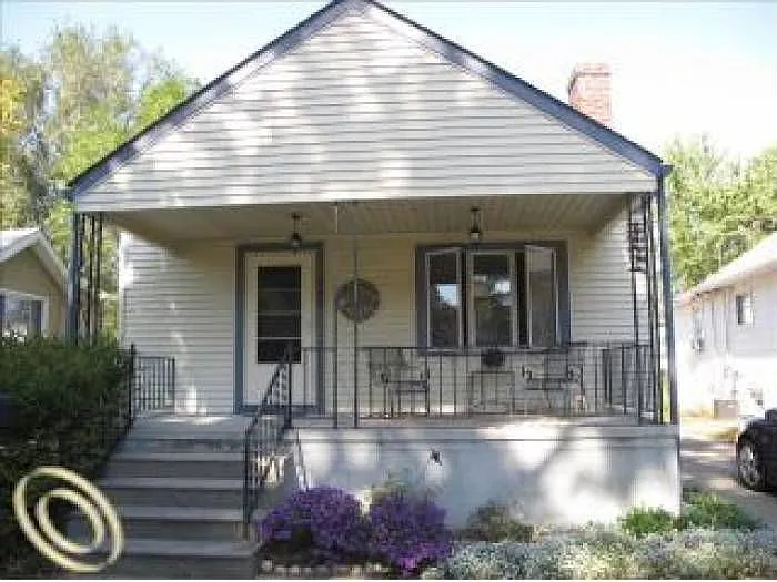 444 Albany St photo 1